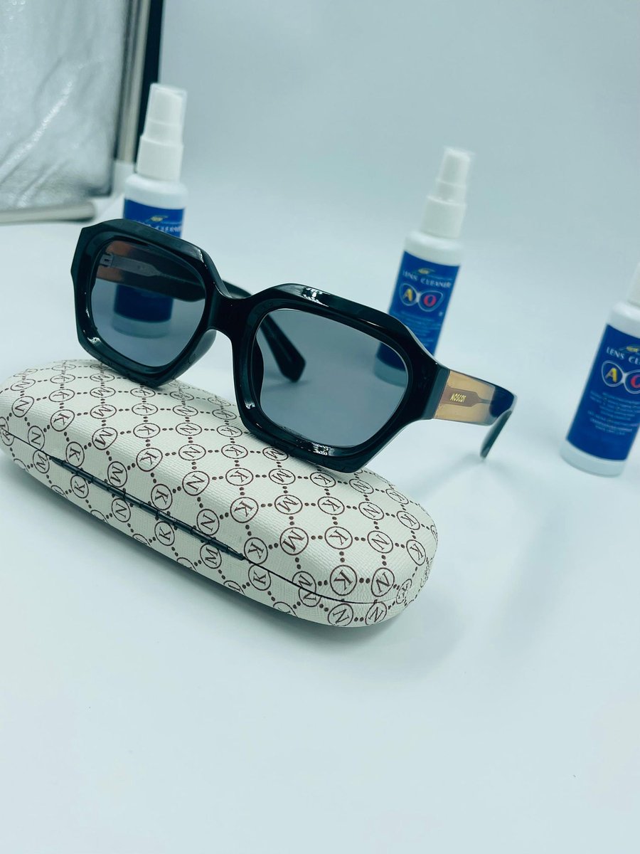 VisionPrecious's tweet image. Moscot ✅
•Photograys🔵bleu/🟢vert/🟤marron
•Antireflet
🏷️: 15.000 XOF
📞: 788605719
Livraison 🚚 immédiat