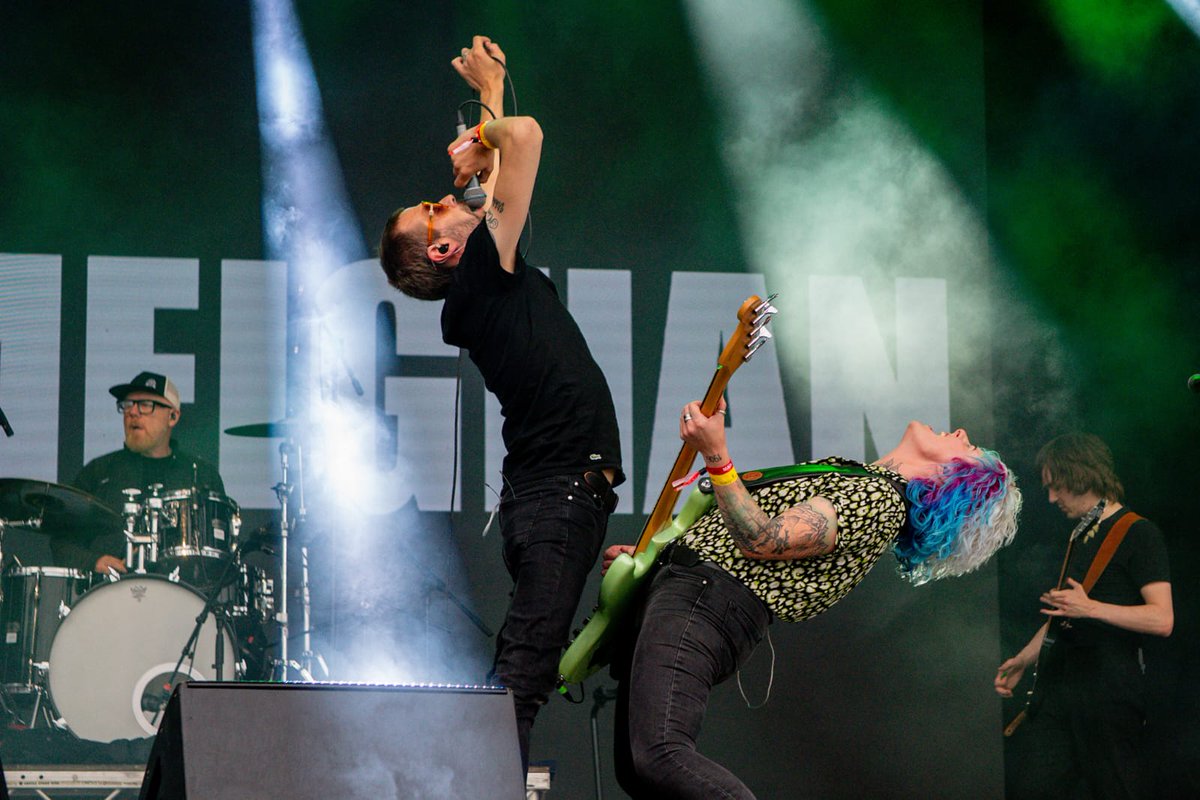 AMLaCassePhoto's tweet image. Shot of the day from the first day of Forest Fest.
 
Tom Meighan and his guitarist.

#ForestFest2025 #FestivakPhotography