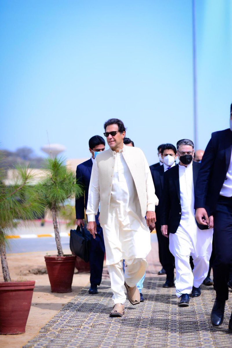 IkObserver804's tweet image. Keep raising your voice for Imran khan
5th August get out for the sake of Imran khan and your freedom
It’s now or never
Wake up break idol of fear
#ReleaseeImranKhan