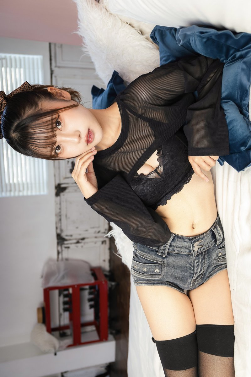 model 白鳥みお<a href="/mio__shiratori/">白鳥みお</a>