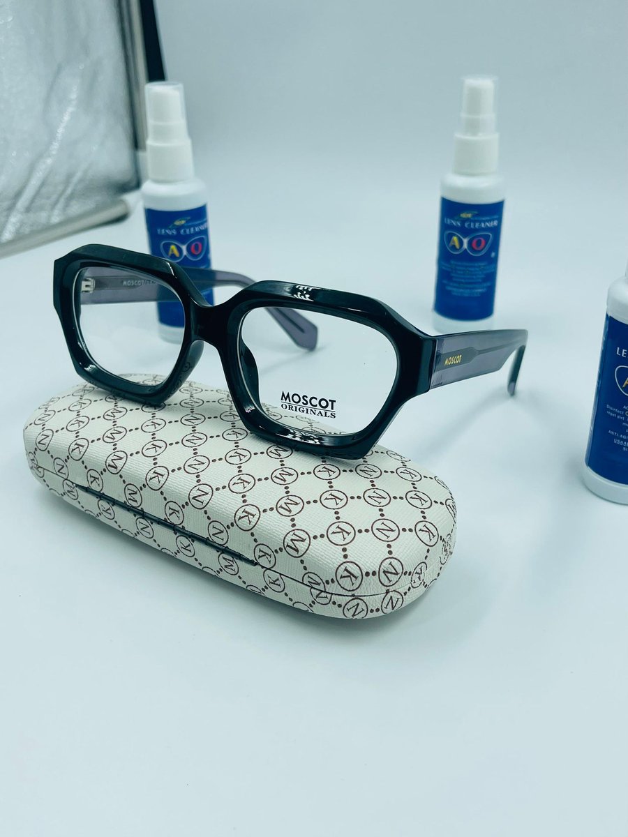 VisionPrecious's tweet image. Moscot ✅
•Photograys🔵bleu/🟢vert/🟤marron
•Antireflet
🏷️: 15.000 XOF
📞: 788605719
Livraison 🚚 immédiate