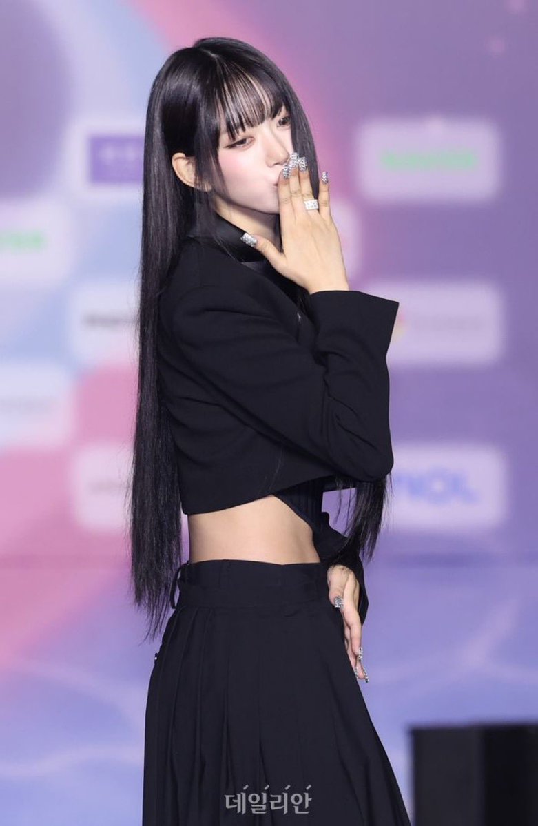 meovvbase's tweet image. ME NEXT SOOIN PLEASE
MEOVV AT SBS GAYO DAEJEON
#MEOVV_SBS가요대전
#SBS가요대전Summer