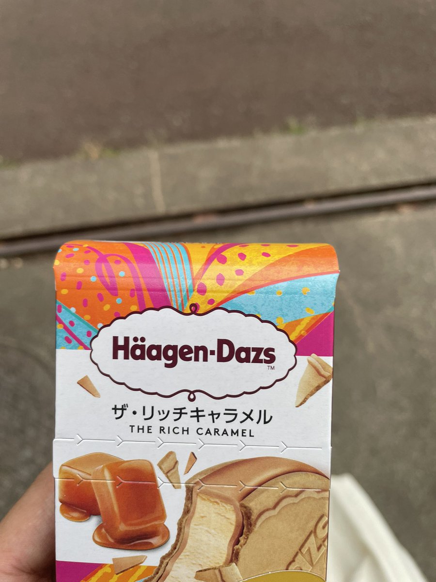 ktomato316's tweet image. 今日おすすめのアイスはハーゲンダッツのリッチキャラメル
 #差し入れクリスピーサンド