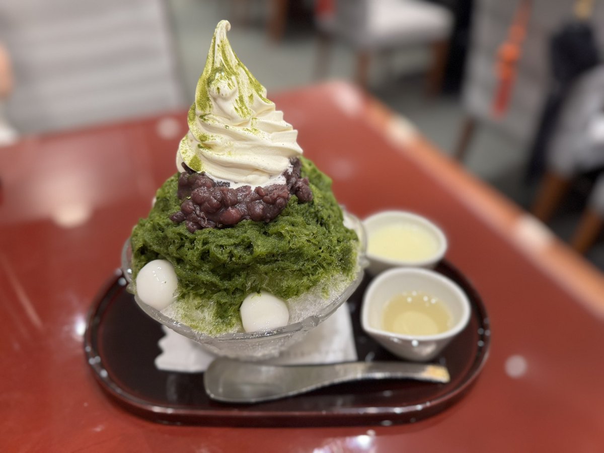 麻布茶房で抹茶金時白玉ソフトミルク。
#かき氷 #麻布茶房 #抹茶金時白玉ソフトミルク