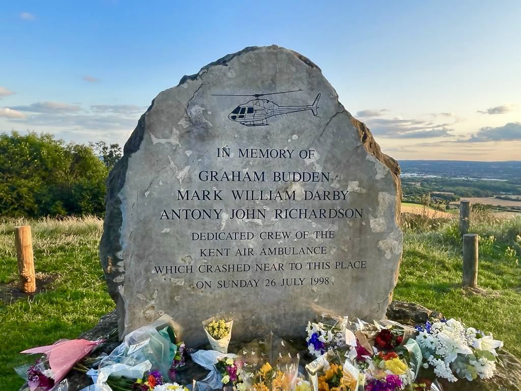 mtweprr's tweet image. We remember the crew of the @airambulancekss Kent Air Ambulance who tragically died on service this day near Maidstone in 1998. @MTWnhs