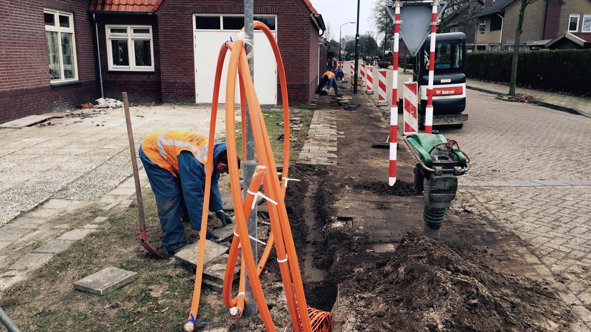 EUSchwerbehind1's tweet image. Immobilienwirtschaft läuft Sturm gegen Glasfaserpläne des Digitalministeriums #Deutschland #Hilfe #News #Berlin #Newsroom #Nachrichten #presse #Immobilienwirtschaft #Glasfaserpläne #Digitalministerium #Netzausbau #Glasfaserausbau tinyurl.com/28hu56bq