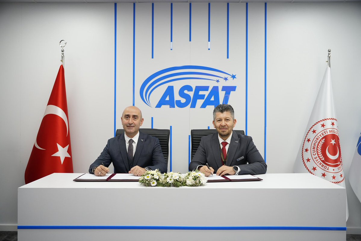 MSB_ASFAT's tweet image. #IDEF2025 kapsamındaki son iş birliği sözleşmelerimizi de imzaladık.

✍️ Seft Mühendislik 

✍️ Aviotech  
 
Savunma Sanayimizin tüm paydaşlarıyla iş birliği halinde Türkiye Yüzyılı vizyonuyla çalışmaya devam edeceğiz. 

@tcsavunma
#IDEF25 #ASFAT
