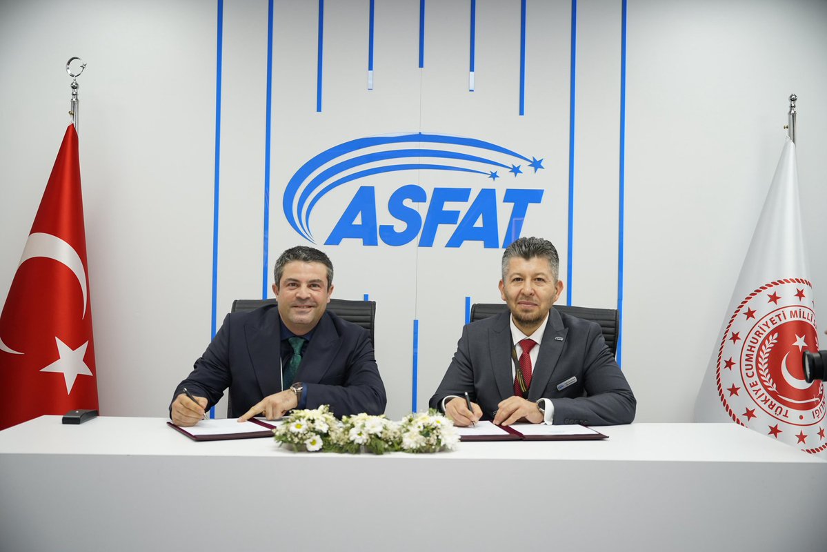 MSB_ASFAT's tweet image. #IDEF2025 kapsamındaki son iş birliği sözleşmelerimizi de imzaladık.

✍️ Seft Mühendislik 

✍️ Aviotech  
 
Savunma Sanayimizin tüm paydaşlarıyla iş birliği halinde Türkiye Yüzyılı vizyonuyla çalışmaya devam edeceğiz. 

@tcsavunma
#IDEF25 #ASFAT