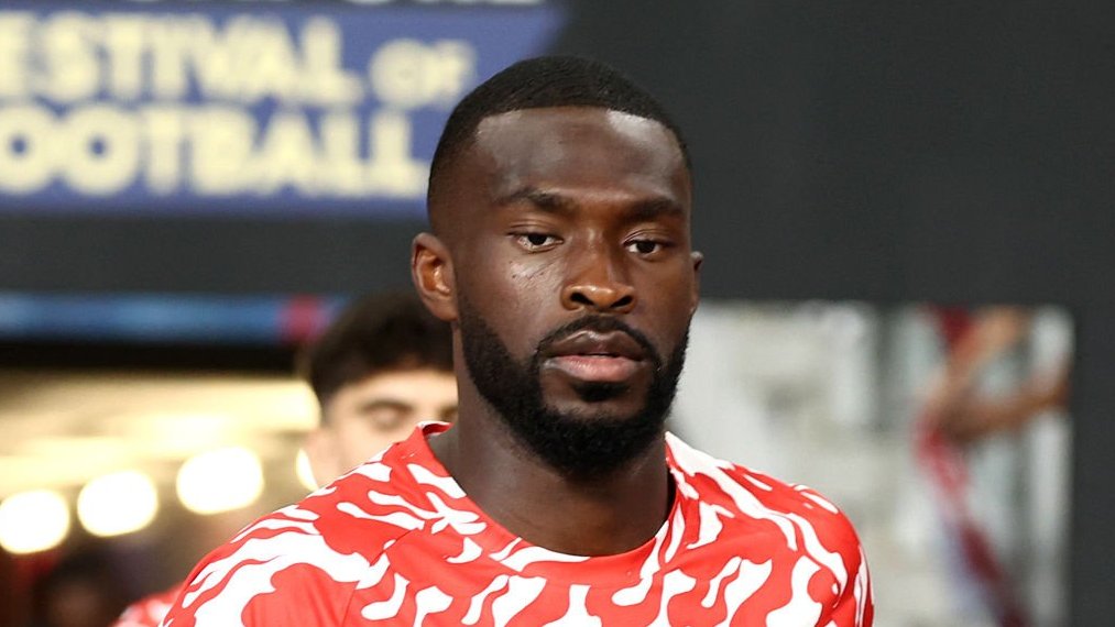 garante_il's tweet image. Nel caso il Milan non dovesse riuscire ad arrivare a Doué, Allegri potrebbe continuare a utilizzare Tomori in una difesa in grado di trasformarsi da 3 a 4 a seconda delle fasi della partita. O puntare su Saelemaekers e Jimenez in versioni più offensive della formazione
Gazzetta