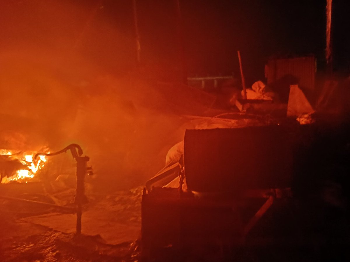 Sant Kabir Nagar Fire & Emergency services (@fire_skn) on Twitter photo 25 рдЬреБрд▓рд╛рдИ 2025 рдХреЛ рд░рд╛рдд рдХрд░реАрдм 3:30 рдкрд░ рдирд┐рдХрдЯ рдореЗрд╣рджрд╛рд╡рд▓ рдмрд╛рдИрдкрд╛рд╕ рдмрдЬрд░рдВрдЧ рдЯреНрд░реЗрдбрд░реНрд╕ рдХрдмрд╛рдбрд╝ рдХреА рджреБрдХрд╛рди рдореЗрдВ рдЖрдЧ рд▓рдЧрдиреЗ рдХреА рд╕реВрдЪрдирд╛ рдкрд░ FS рдпреВрдирд┐рдЯ рдкреНрд░рднрд╛рд░реА рдорд╣реЛрджрдп рдХреЗ рдирд┐рд░реНрджреЗрд╢рди рдореЗрдВ рддреНрд╡рд░рд┐рдд рдХрд╛рд░реНрд░рд╡рд╛рдИ рдХрд░рддреЗ рд╣реБрдП рдореМрдХреЗ рдкрд░ рдкрд╣реБрдВрдЪ рдХрд░ рдЖрдЧ рдХреЛ рдкреВрд░реНрдг рд░реВрдк рд╕реЗ рдмреБрдЭрд╛ рд▓рд┐рдпрд╛ рддрдерд╛ рдЖрд╡рд╢реНрдпрдХ рджрд┐рд╢рд╛ рдирд┐рд░реНрджреЗрд╢ рдкреНрд░рджрд╛рди рдХрд┐рдпрд╛ред
youtube.com/shorts/ObzcYkzтАж 25 рдЬреБрд▓рд╛рдИ 2025 рдХреЛ рд░рд╛рдд рдХрд░реАрдм 3:30 рдкрд░ рдирд┐рдХрдЯ рдореЗрд╣рджрд╛рд╡рд▓ рдмрд╛рдИрдкрд╛рд╕ рдмрдЬрд░рдВрдЧ рдЯреНрд░реЗрдбрд░реНрд╕ рдХрдмрд╛рдбрд╝ рдХреА рджреБрдХрд╛рди рдореЗрдВ рдЖрдЧ рд▓рдЧрдиреЗ рдХреА рд╕реВрдЪрдирд╛ рдкрд░ FS рдпреВрдирд┐рдЯ рдкреНрд░рднрд╛рд░реА рдорд╣реЛрджрдп рдХреЗ рдирд┐рд░реНрджреЗрд╢рди рдореЗрдВ рддреНрд╡рд░рд┐рдд рдХрд╛рд░реНрд░рд╡рд╛рдИ рдХрд░рддреЗ рд╣реБрдП рдореМрдХреЗ рдкрд░ рдкрд╣реБрдВрдЪ рдХрд░ рдЖрдЧ рдХреЛ рдкреВрд░реНрдг рд░реВрдк рд╕реЗ рдмреБрдЭрд╛ рд▓рд┐рдпрд╛ рддрдерд╛ рдЖрд╡рд╢реНрдпрдХ рджрд┐рд╢рд╛ рдирд┐рд░реНрджреЗрд╢ рдкреНрд░рджрд╛рди рдХрд┐рдпрд╛ред
youtube.com/shorts/ObzcYkzтАж