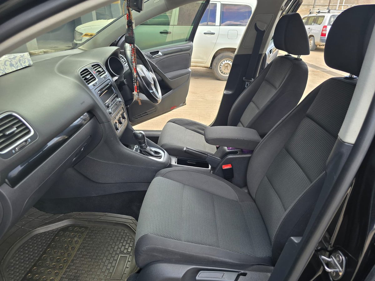 Volkswagen golf 
Automatic 
1200cc
Yom 2012
760,000ksh
0799561061