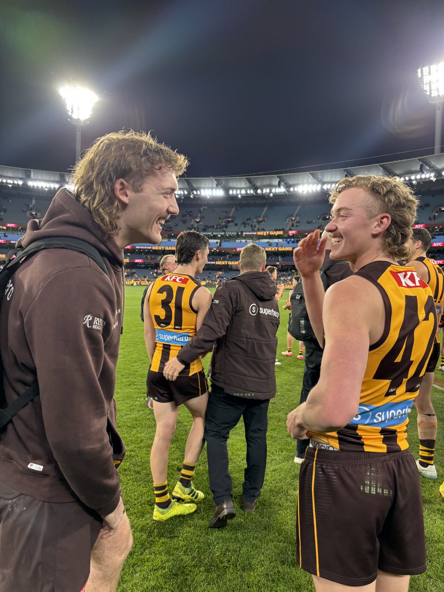 HawthornFC's tweet image. Weekend vibes 💛