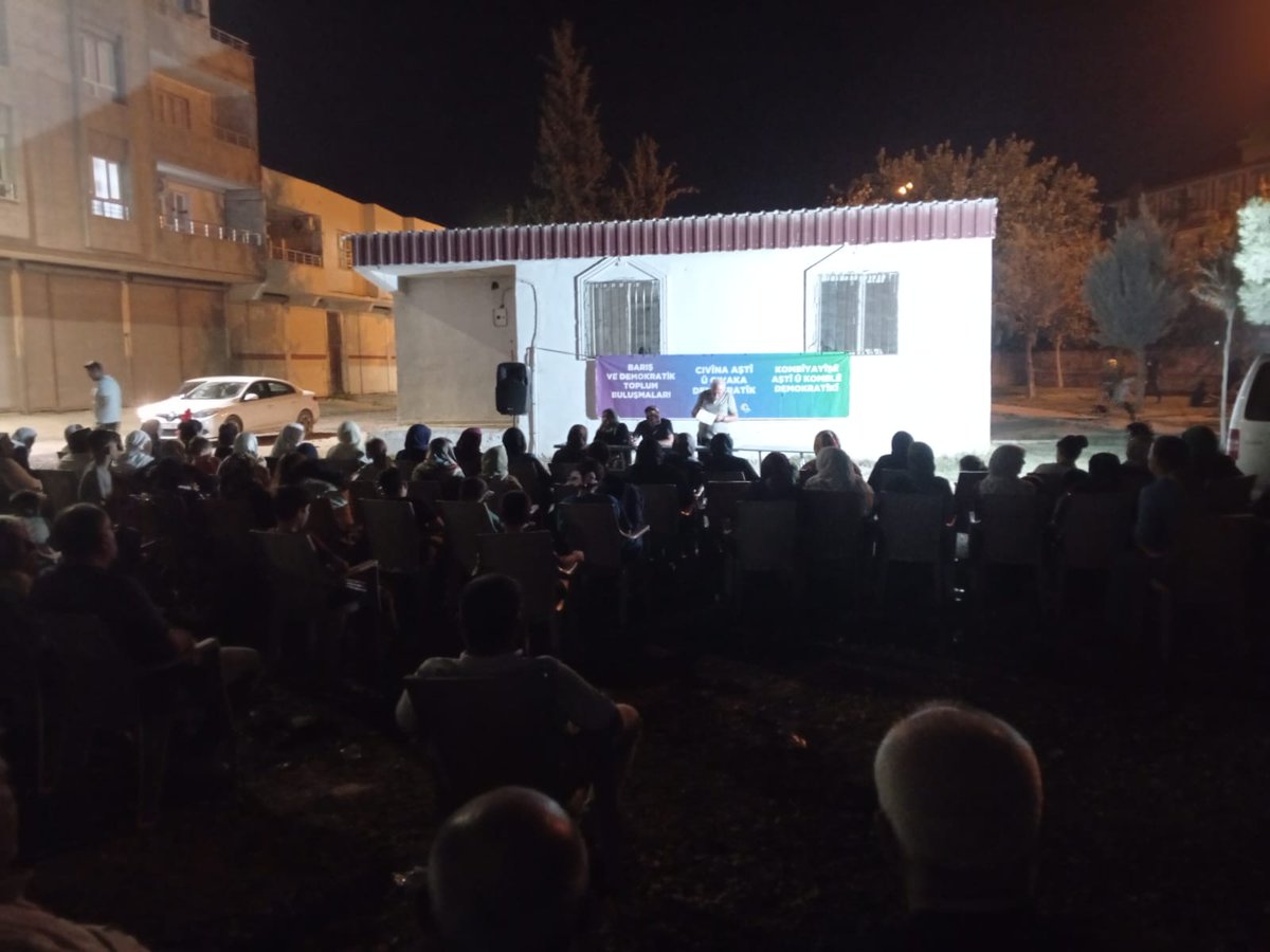 demurfail63's tweet image. Barış ve Demokratik Toplum Buluşmaları kapsamında Suruç’un Aydın Mahallesi’nde toplantı gerçekleştirdik.

Me di çarçoveya Civînên Aştî û Civaka Demokratîk de li Taxa Aydin a Pirsûsê civînek li dar xist.

@DEMGenelMerkezi 
@DBP_GenelMerkez 
@tjamerkezj