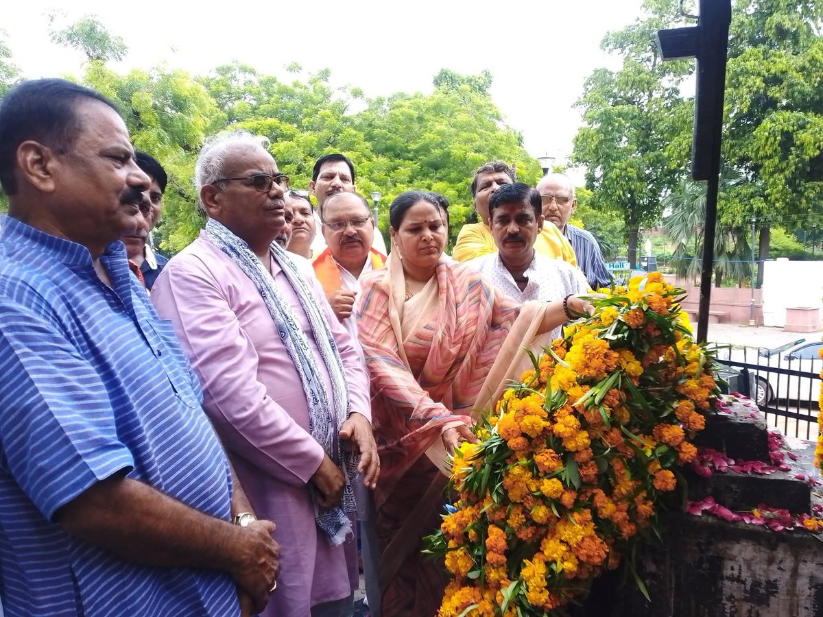 madandilawar's tweet image. आज कारगिल विजय दिवस के अवसर पर भरतपुर किला स्थित शहीद स्मारक पर माँ भारती के वीर शहीदों को पुष्पांजलि अर्पित की।
राष्ट्र की रक्षा हेतु अपना सर्वस्व बलिदान करने वाले माँ भारती के सभी अमर सपूतों को शत-शत नमन करता हूँ।