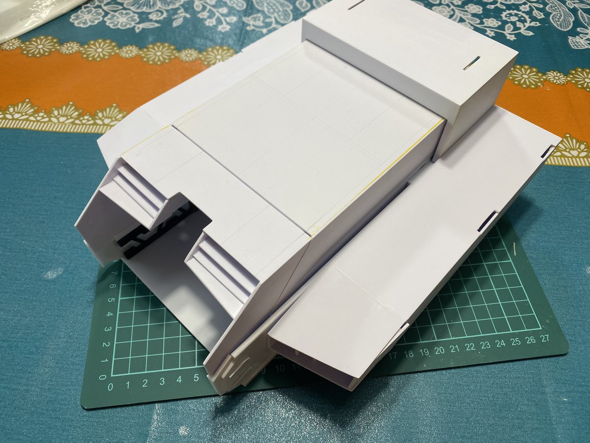 larry8176's tweet image. #1/48メガサイズGアーマー計画
その25
パテ埋めとモールド掘り。
Bパーツの作業も後少しです。コンテナのロック機構もできました。明日は塗装に入れるかなぁ。
しかし地味な作業やな!😅