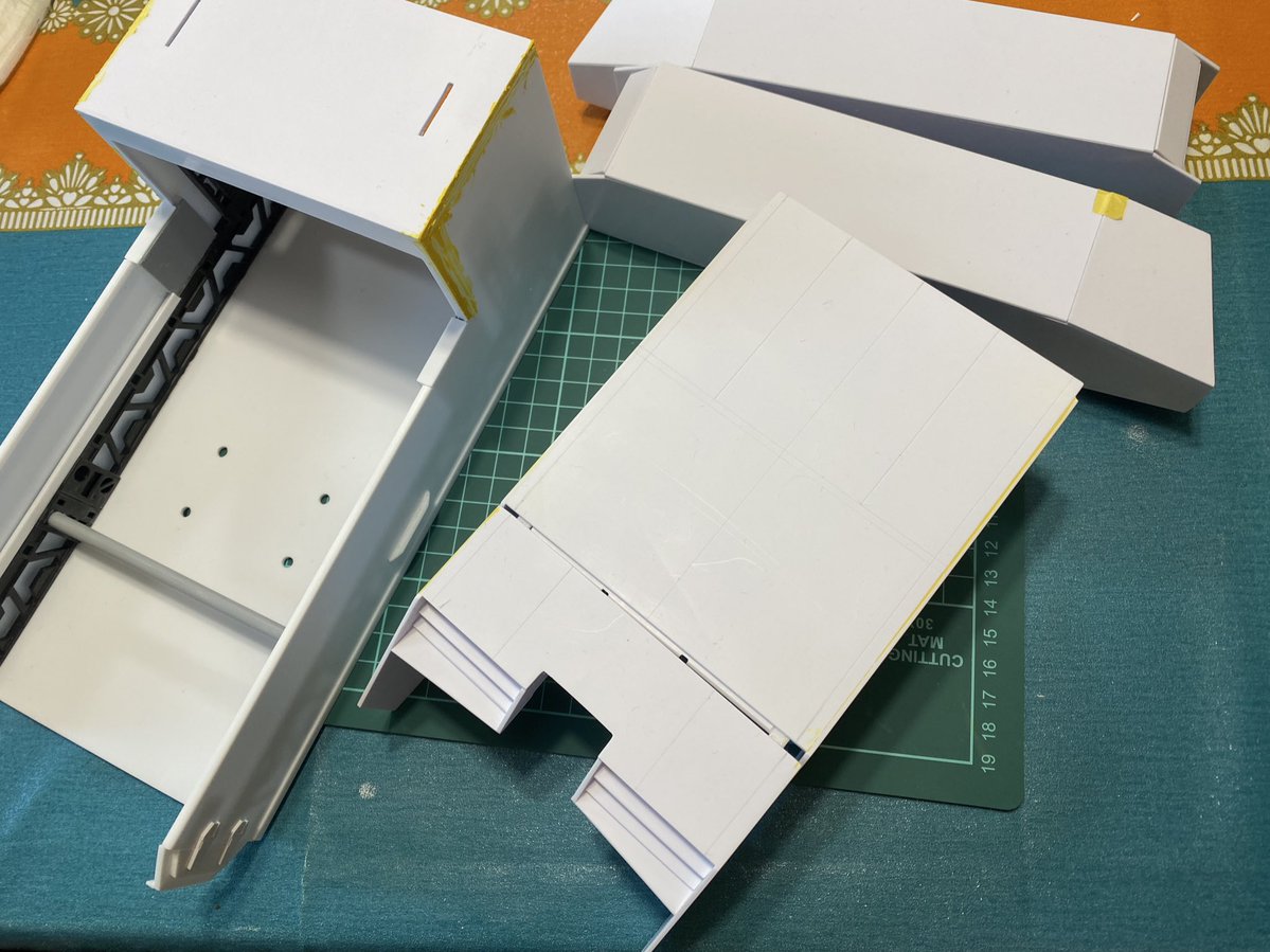 larry8176's tweet image. #1/48メガサイズGアーマー計画
その25
パテ埋めとモールド掘り。
Bパーツの作業も後少しです。コンテナのロック機構もできました。明日は塗装に入れるかなぁ。
しかし地味な作業やな!😅