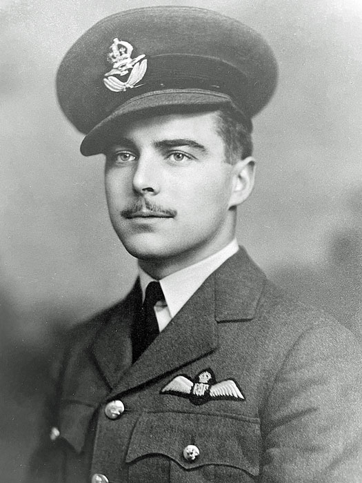 pettore's tweet image. Thanks Ted for sending over.. up he goes.
Material overlooked in the early days of the website has now been retrieved:
bbm.org.uk/airmen/Simmond…
Edward McManus
Battle of Britain London Monument
