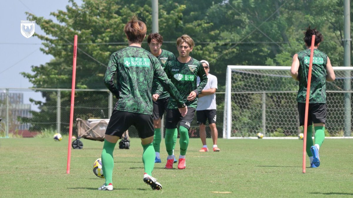 TokyoVerdySTAFF's tweet image. Training Session !!!
チームは成長するため、強度の高いトレーニングに励んでいきます。
Next Home Game
明治安田J1リーグ 第25節
8月9日(土)18:00キックオフ
味の素スタジアム
東京ヴェルディ vs 横浜F・マリノス
チケット情報▶x.gd/AiISs
#verdy #東京ヴェルディ #東京V