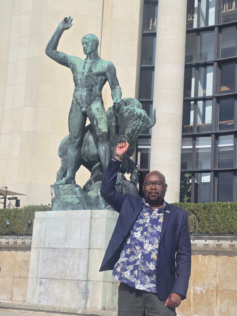 #Paris #Trocadéro

En attente pour la manifestation pour demander la libération de Madame Victoire Ingabire Umuhoza - <a href="/VictoireUmuhoza/">Victoire Ingabire Umuhoza</a>