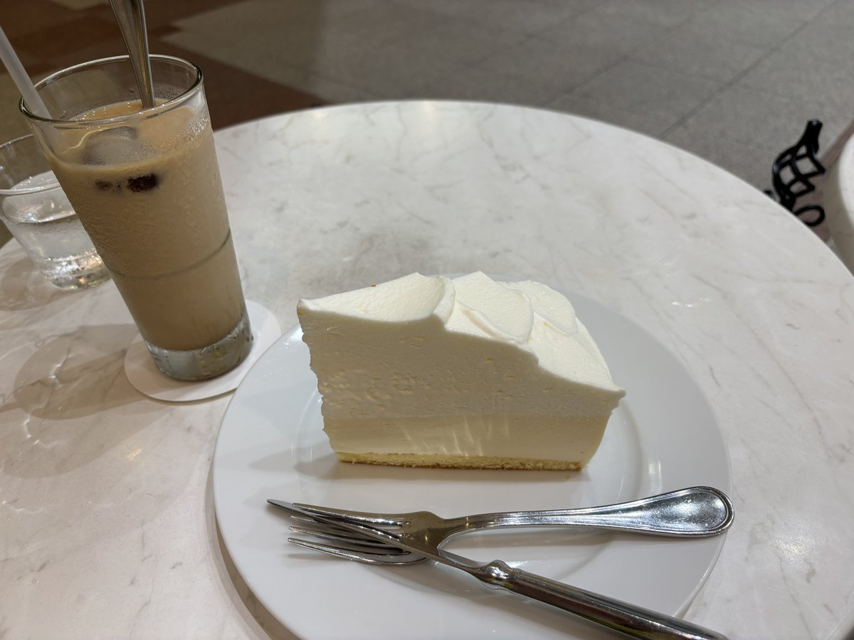 kst_t_'s tweet image. 厄除けをしてセビチェを食べ、でかいケーキを食べてきました(日記)

セビチェ、今回初めて食べたけど美味しかった〜