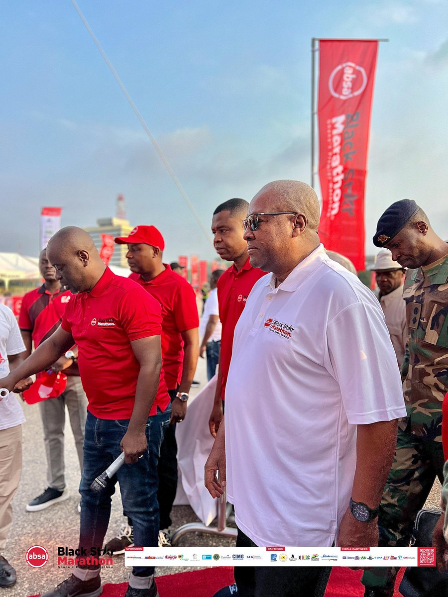Citi973's tweet image. 📸 #AbsaBlackStarMarathon — @JDMahama showed up and showed support! 🇬🇭
From flag-offs to motivation, he was right at the heart of it all.
📸 Swipe to see moments from Black Star Square.
🎥 youtube.com/watch?v=6mGY2M…
#ChannelOneTV @AbsaGhana