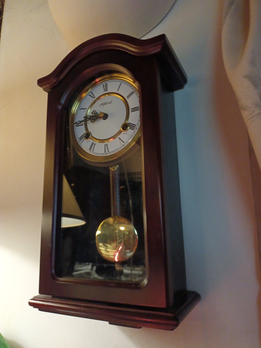 MelJD46's tweet image. My #bargainoftheweek #Wallclock #chiming £5 at the auction the other day