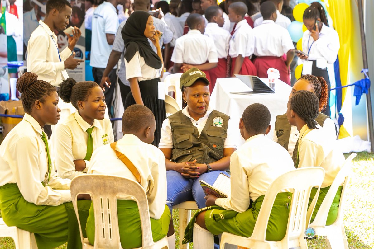 UICTug's tweet image. It is Day 3 of the Jinja Education and Careers Expo happening at Jinja Senior Secondary School. UICT has kickstarted the day with a series of career talks and #tech demos.  
#JinjaEducationExpo #FutureTech #ARVR #Telecom #STEMEducation #HigherEducation #ExploreUICT #TechForFuture…