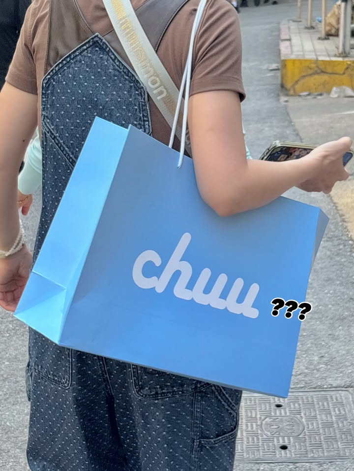 ginggingeeee's tweet image. 우연히 발견된 CHUU는 못참긴 해