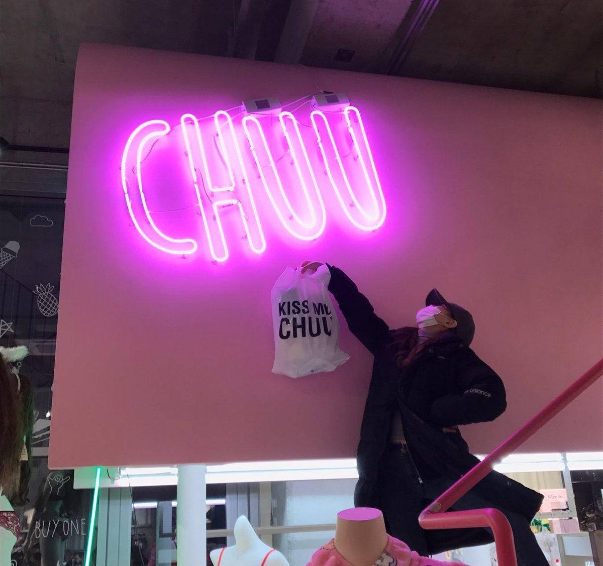 ginggingeeee's tweet image. 우연히 발견된 CHUU는 못참긴 해