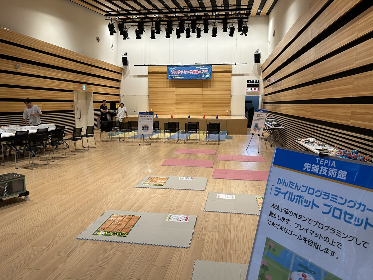tepian_today's tweet image. 明日は、宮城県の大崎市図書館で参加無料のプログラミングイベントを実施するよ!
当日受付の自由体験コーナーもあるんで、ぜひ遊びに来てね!
ただいま、みんなで準備中🤖🤖
#アウトリーチ #大崎市