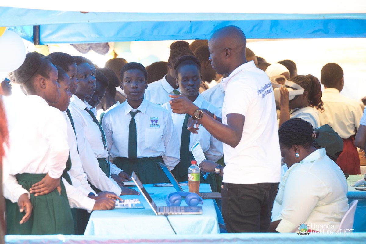 UICTug's tweet image. It is Day 3 of the Jinja Education and Careers Expo happening at Jinja Senior Secondary School. UICT has kickstarted the day with a series of career talks and #tech demos.  
#JinjaEducationExpo #FutureTech #ARVR #Telecom #STEMEducation #HigherEducation #ExploreUICT #TechForFuture…