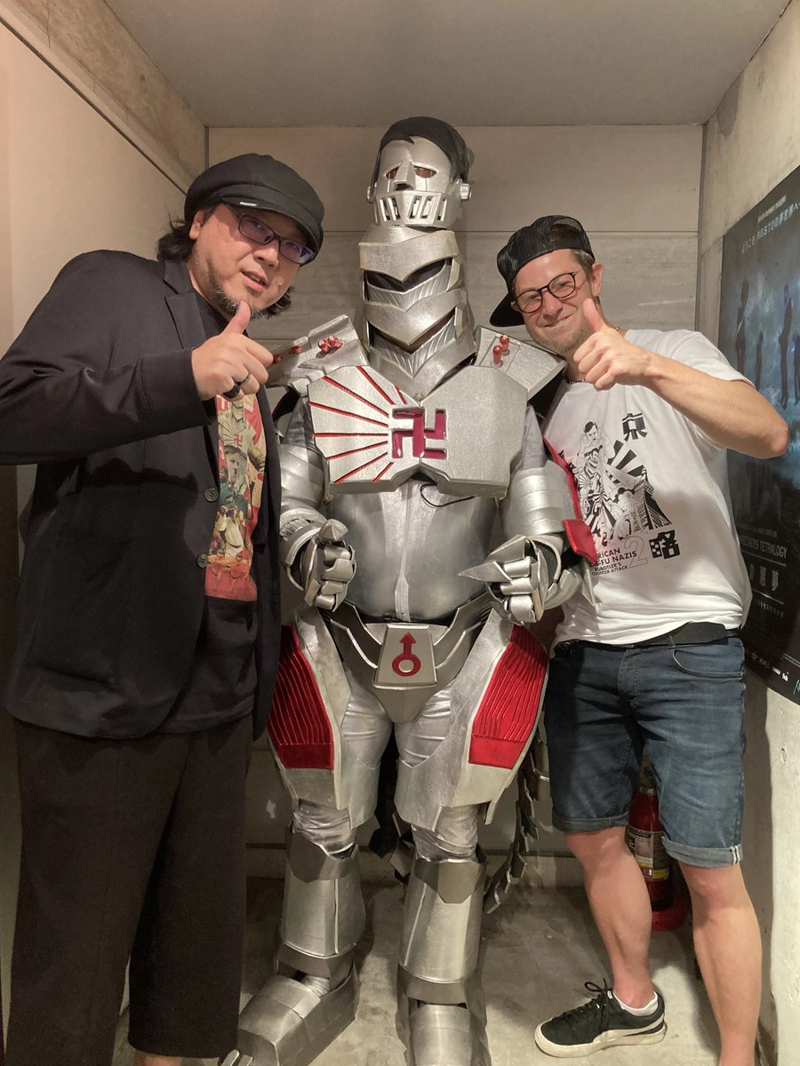 Ghanarians's tweet image. /
舞台挨拶終了🇬🇭
サイン会追加のお知らせ✍️
\
イメージフォーラムにて
本日初日を迎えた #アフカン2
2度の舞台挨拶は大盛況で
無事に終わりました!
サイン会も長蛇の列でしたが、
セバ監督は3、4回目の上映も残って
物販購入のお客様に
追加サイン会を行うことになりました👊
ぜひ劇場へ🏃🏿💨
