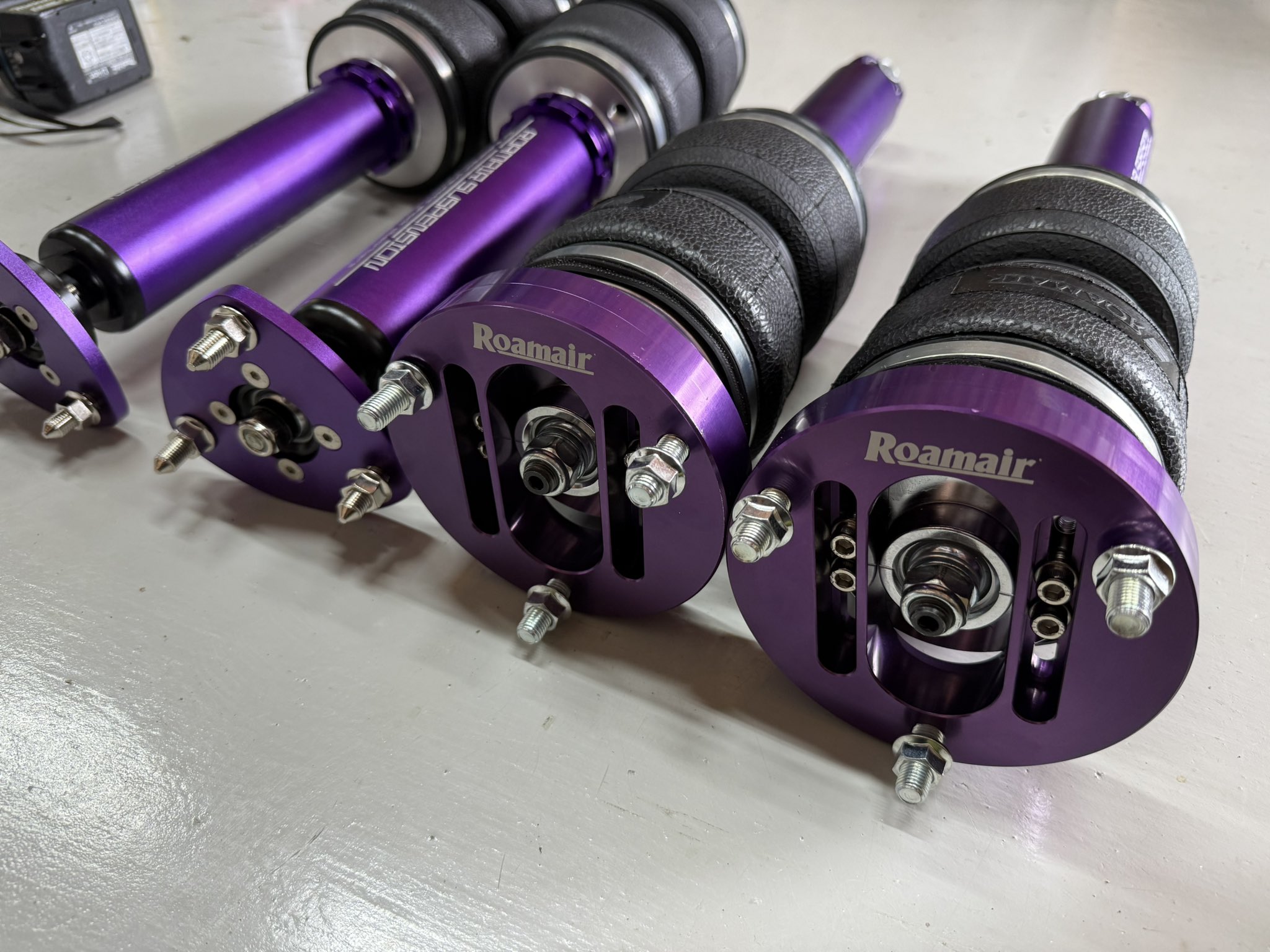 ROAMAIR製エアサスエアーバッグ ROAMAIR製エアサスエアーバッグ 3段エアバックタイプ 追加費用