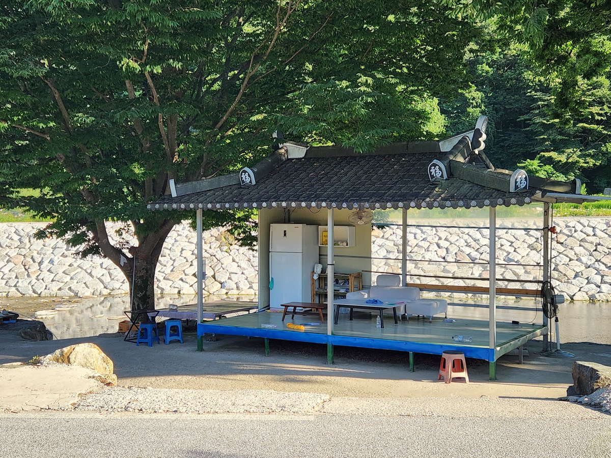 야 내가 매번 말하잖아 서울의 힙함은 대개 다 가짜야. 진짜 힙함은 지방에 있어.