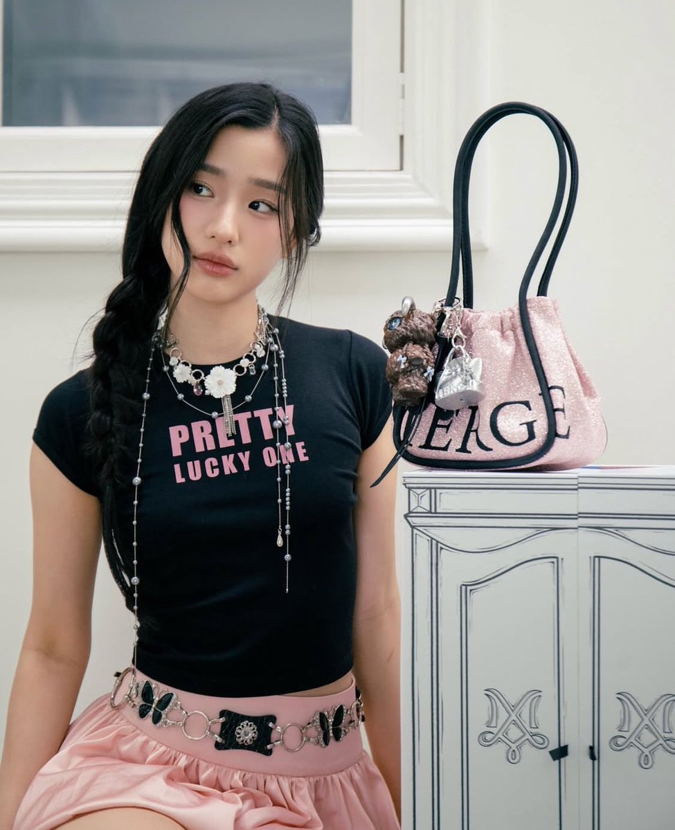 lovelytu_'s tweet image. Girlie should post more pics of this look omg, let's not gatekeep them bestie
#tontawan #MERGE
#TheEditBox #MergeYourWhen
#MergeFriends #MergeADayBag