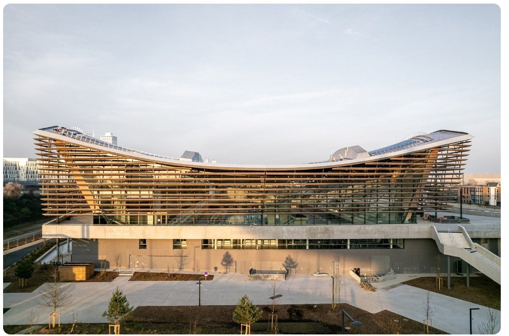 Kunlevski003's tweet image. 2024 Olympic Aquatics Centre
(2024 IStructE Award for the ambitious and efficient structural design of a long-span timber roof)
It is the world's longest tensioned timber structure and is formed from a series of timber centenaries ( a centenary is a curve that approximates the…