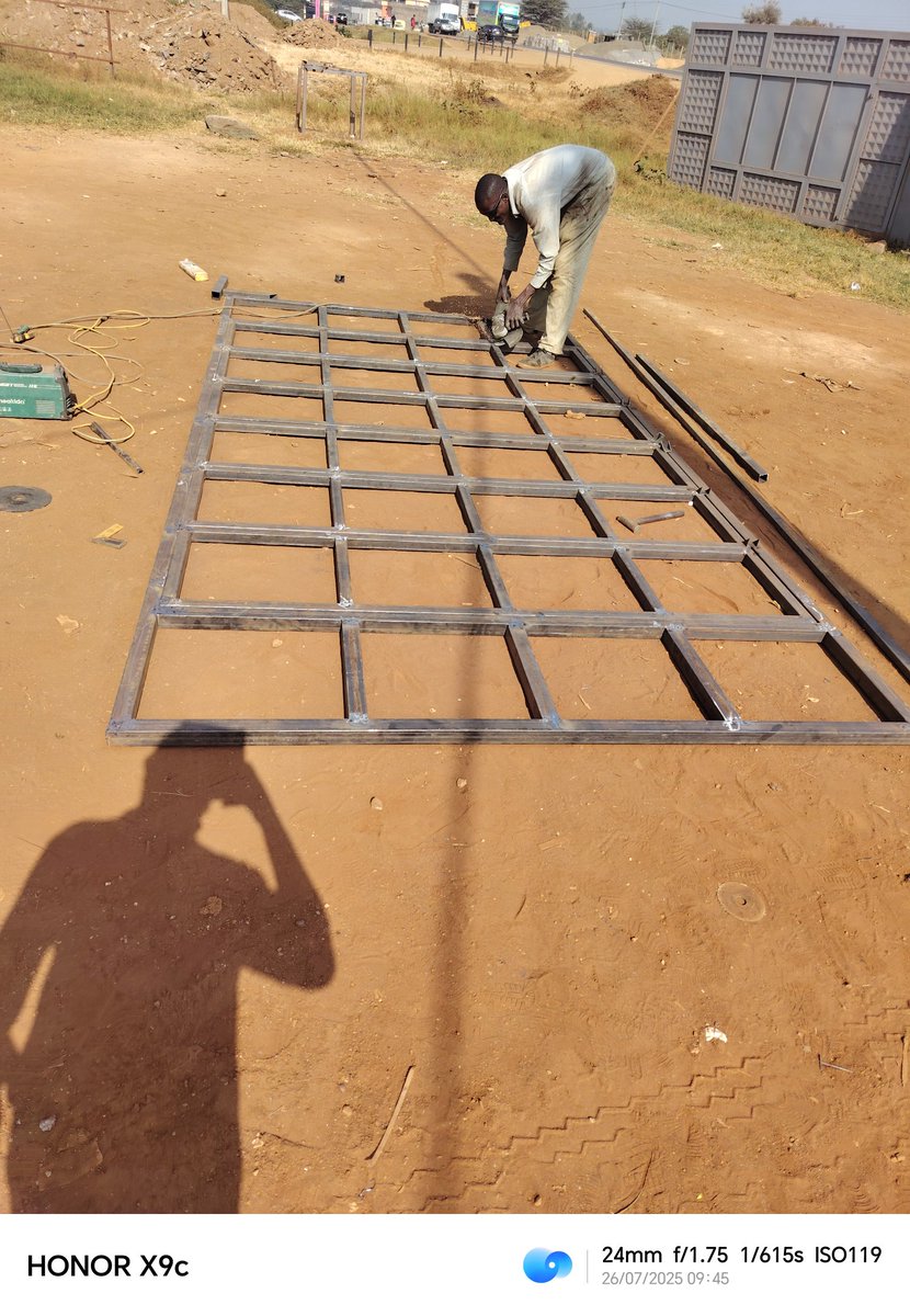 Chumafinest's tweet image. A folding door for a shop in ngara. #JengaNasi