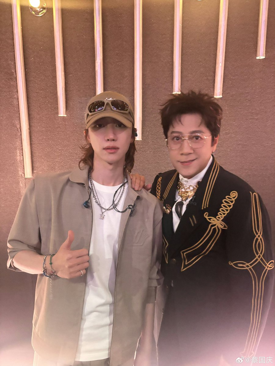 THEtothe8ight's tweet image. 250726 蔡国庆 웨이보 #디에잇 

weibo.com/6041616816/519…