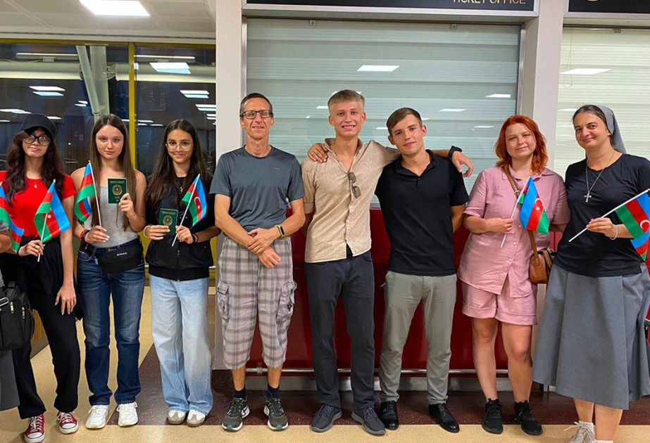 Jóvenes católicos azerbaiyanos visitan Roma azertag.az/es/xeber/joven…