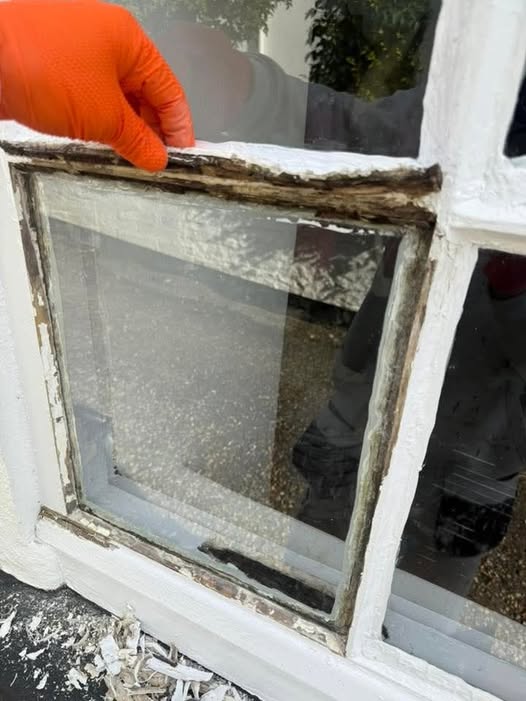 DecoratorsU's tweet image. What would you use to replace the old putty?

I know that’s a basic question, but I’m interested to see how many of you are still using linseed putty, and how many have switched to more modern glazing sealants.

#glazing #window