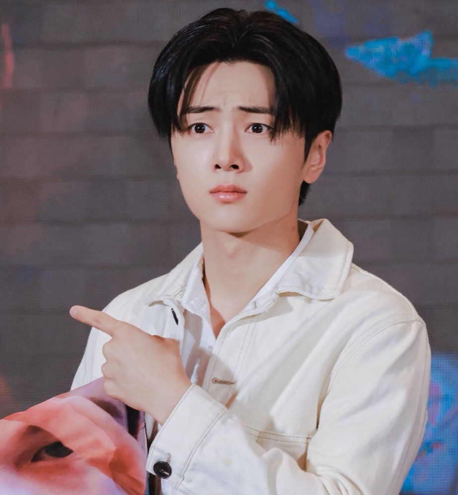 proudpjs's tweet image. he’s so 🥺🥺🥺🥺🥺