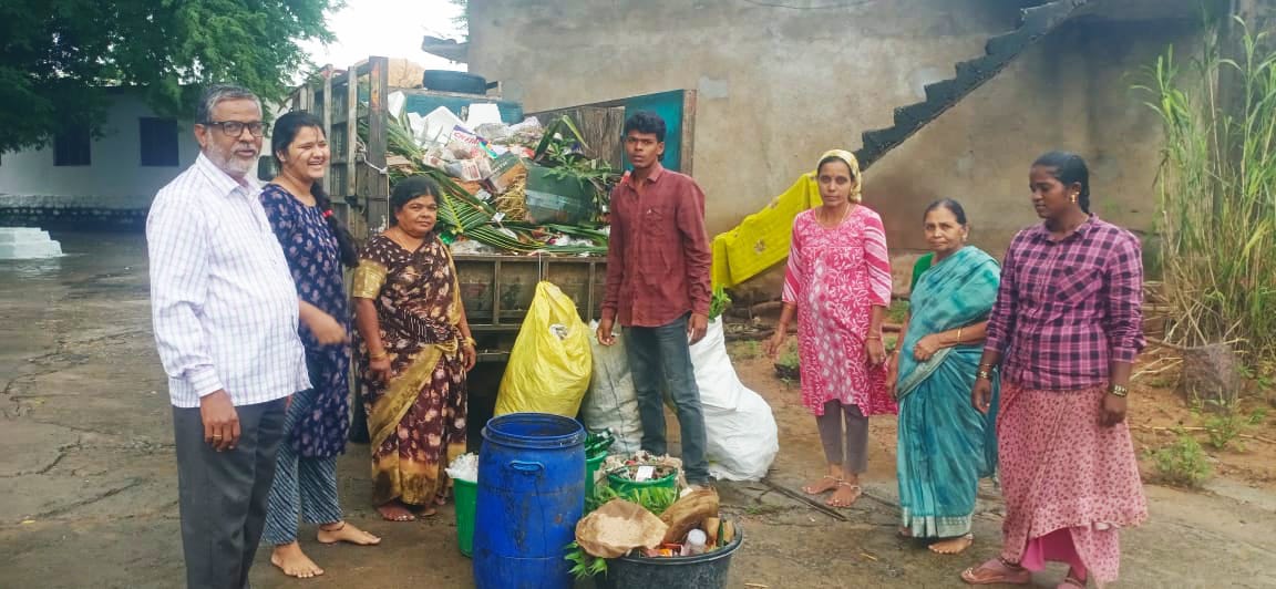 nagaram_mcpl's tweet image. Day 55
IEC activity on Waste Segregation.
#TelanganaRising
#OkaMarpu_AbhivrudhikiMalupu
#TG100DaysActionPlan
#oulgaret #SanskaarSwachhata
#safaiapnaobimaaribhagao #SwabhavSwachhata