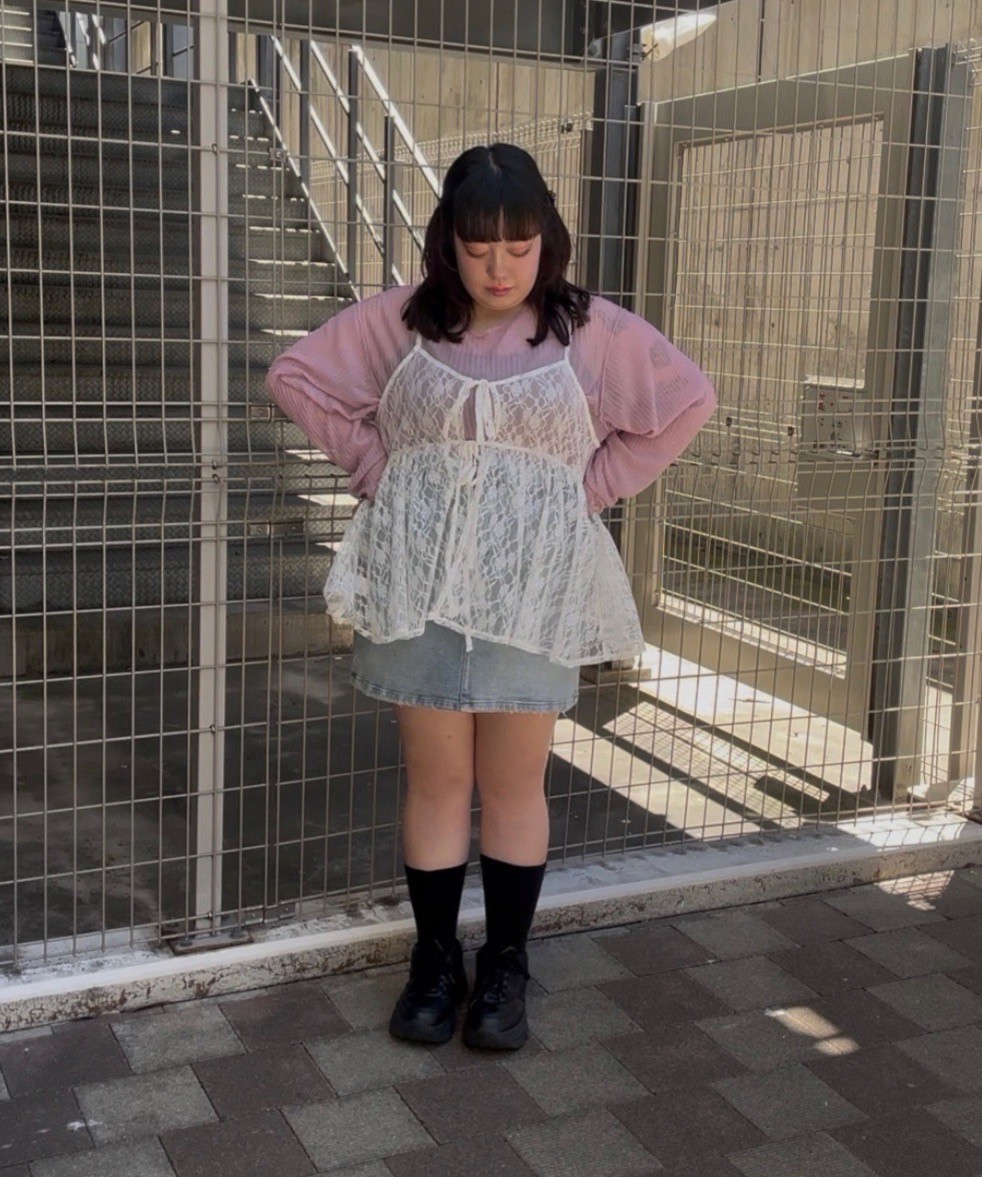 PUNYUS_press's tweet image. 🩰NEW ARRIVAL🩰
レースが女の子らしさをアップさせてくれる1枚😘
コーデに合わせて前後どちらでも使える2WAY仕様になっています🤟
高めの切り替え位置でスタイルアップも出来るアイテムです‼️🩷
🌷2WAYレースキャミチュニック
¥4,950(税込) 着用サイズ③
👉punyus.jp/detail/PN25SS-…
STAFF:158cm
