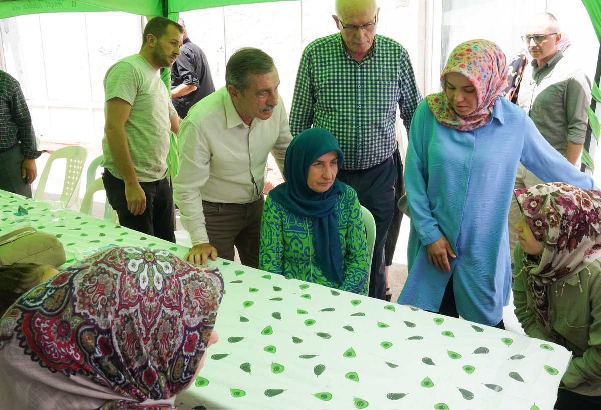 DtAhmetAtac's tweet image. Seyitgazi’deki yangında şehit olan kahraman orman işçisi hemşehrilerimiz Eyüp Dereli ve Tolunay Kocaman’ın kıymetli ailelerini ziyaret ederek acılarını paylaştık.
Allah sabırlar versin, başımız sağ olsun.
Şehitlerimizin hatırası milletimizin kalbinde yaşayacak; canları…