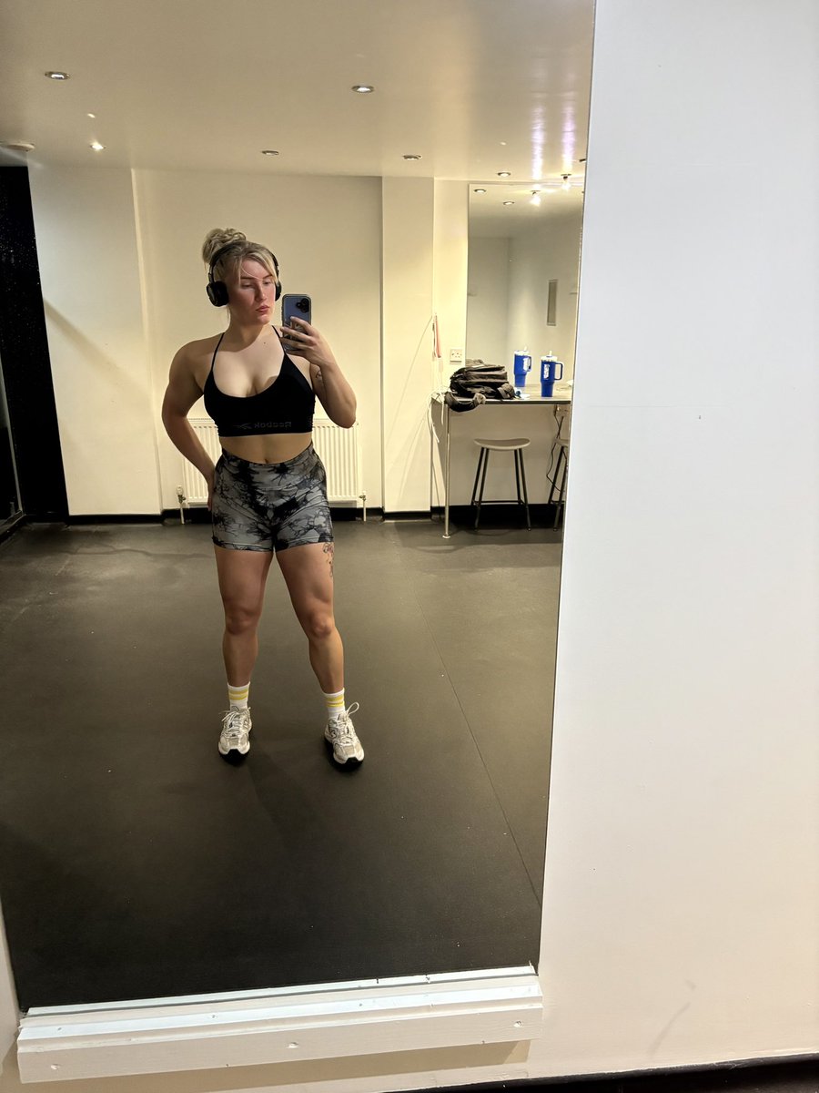 ljs_live69's tweet image. Baldy baldy ere with nada lashes 💪
Told myself I’d lay off upper body for a while.. trained it twice in a row 