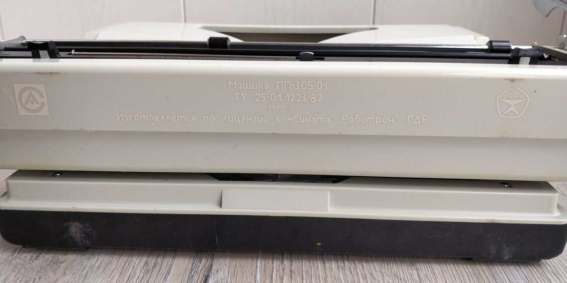 IGOR2691's tweet image. Lubava Soviet Typewriter. Wide Carriage. USSR #mechanical Typewriter. QWERTY keys. A3 #format #mechanical Portable Typewriter. Working Manual Typewriter. Made in USSR etsy.me/2DWIlH0
