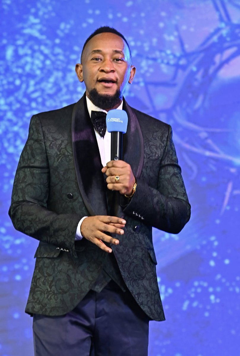 DoreenSevenM's tweet image. A man worthy of double honor whose shaping and directing the people of this world to God and be united as one body of Christ.
#ProphetElvisMbonye