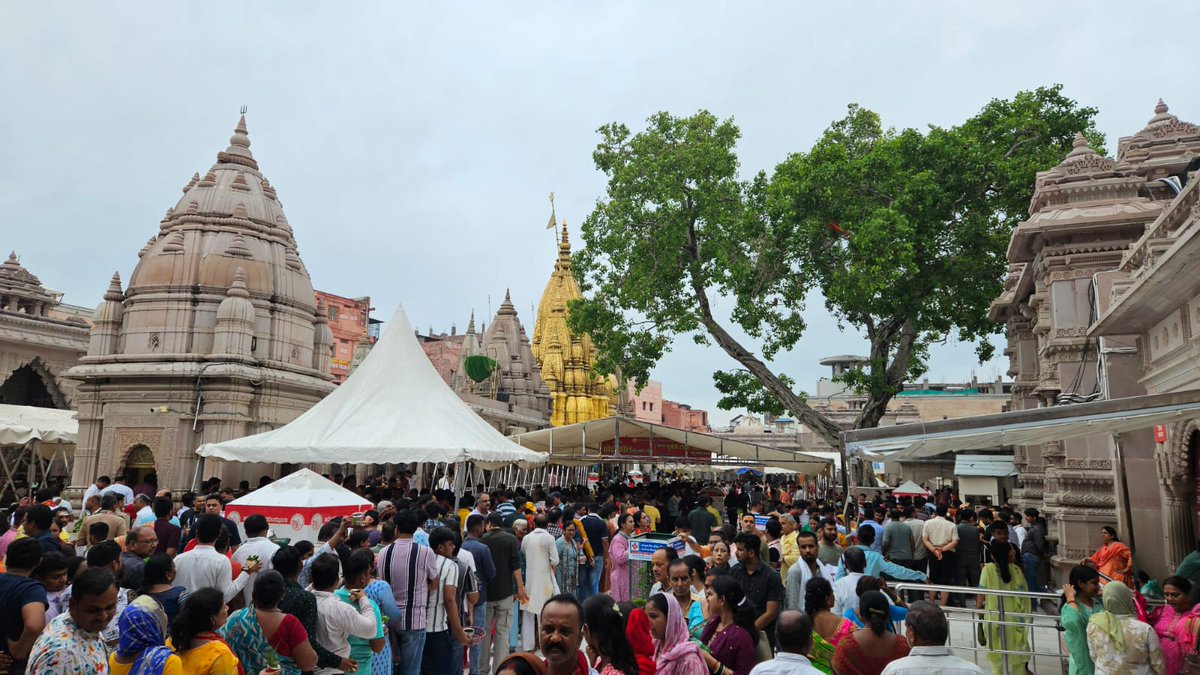 ShriVishwanath's tweet image. श्रावण मास में श्री विश्वेश्वर का दर्शन करने श्रद्धालु भारी संख्या में श्री काशी विश्वनाथ धाम में पधार रहे है , श्रद्धालुओं की सुविधा के लिए मंदिर न्यास ने अनेक प्रबंध किए हैं। इन प्रबंधों का लाभ लेकर श्रद्धालु श्री काशी विश्वनाथ के धाम में हाजिरी लगा रहे और मंदिर द्वारा प्राप्त…