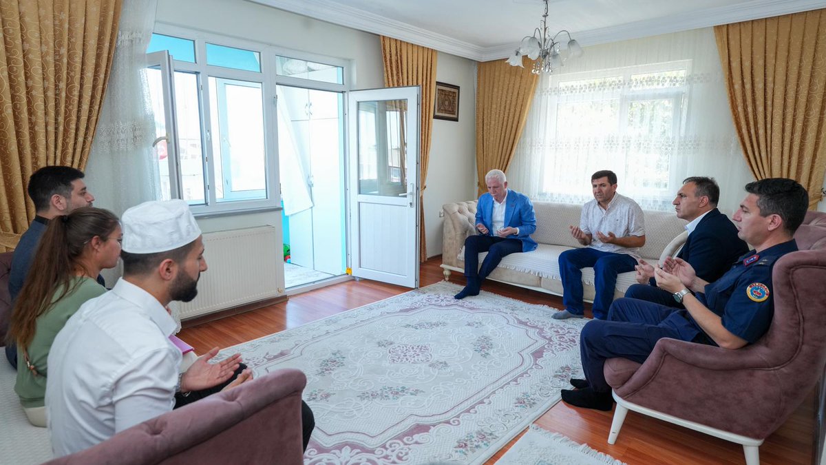 TC_istanbul's tweet image. Valimiz Davut Gül, Büyükçekmece ilçesinde &quot;Ailemiz İstanbul&quot; projesi kapsamında; Sivil Şehidimiz Bahyettin Çetin&apos;in hanesine misafir oldu.

@gul_davut 

#Ailemizİstanbul❤️