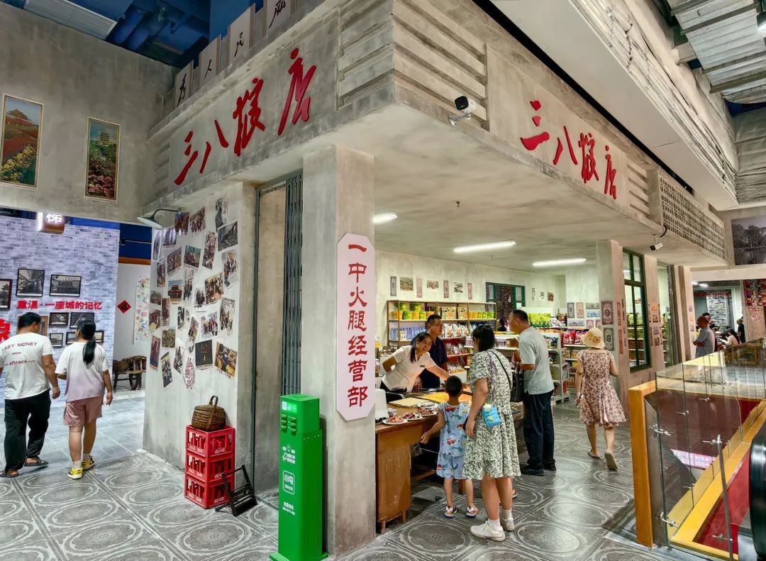 tianzige4's tweet image. 时间这东西很奇妙，几十年的光阴说长不长，说短不短，恰好足够我们用来怀旧。…